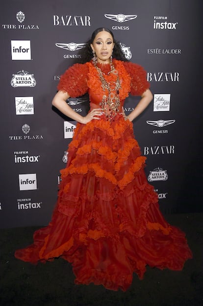 Cuando tuvo su épico enfrentamiento con Nicki Minaj (lanzamiento de zapato incluido y viralizado en redes) vestía este vestido rojo de Dolce&Gabbana.