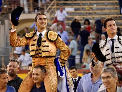 El Fandi y Daniel Luque, a hombros en la Feria de Hogueras.