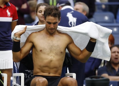 Rafael Nadal en un momento entre sets.