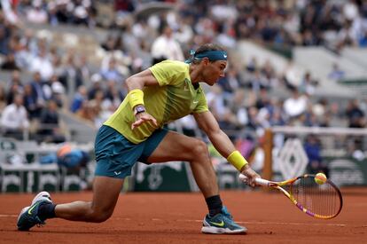 El tenista español Rafael Nadal ha iniciado este lunes su aventura en Roland Garros, donde aspira a conquistar su decimocuarto título, con una sólida victoria en primera ronda ante el australiano Jordan Thompson (6-2, 6-2, 6-2).