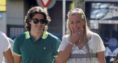 Belén Esteban y Toño Sanchís paseando por las calles de Madrid en 2015.