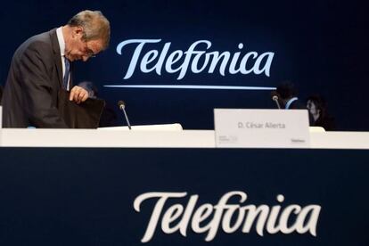 El presidente de Telefónica, César Alierta, durante la celebración de su Junta de accionistas.