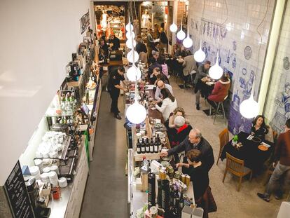 La barra de la gastrotaberna La Bien Pagá, en la calle de la Sociedad de Murcia. 