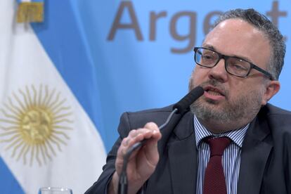 Matías Kulfas, ministro argentino de Desarrollo Productivo, habla durante una rueda de prensa celebrada en Buenos Aires en febrero de 2020.