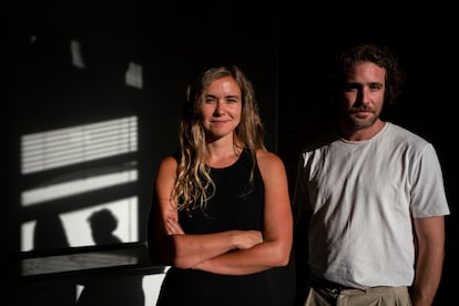 Cristina Trenas y Santos Bacana, de la productora Little Spain, que realiza los vídeos del artista C. Tangana.