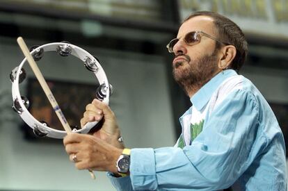 Ringo Starr actuando con su grupo All Starr Band en el programa de teelvisión de la 'NBC' 'Today' en el centro Rockefeller en Nueva York, en 2001.