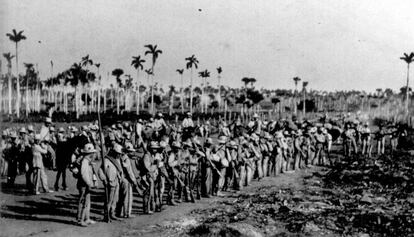 Les tropes espanyoles a Cuba, formades davant l&#039;arribada del general Weyler.