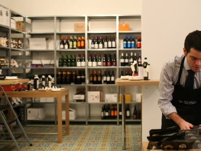 Ignacio en su tienda Ignacio Vinos e Ibéricos.