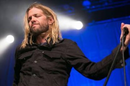 Taylor Hawkins, do Foo Fighters, esteve duas semanas em coma. Seu colega de banda Dave Grohl velou por ele durante aquele período.