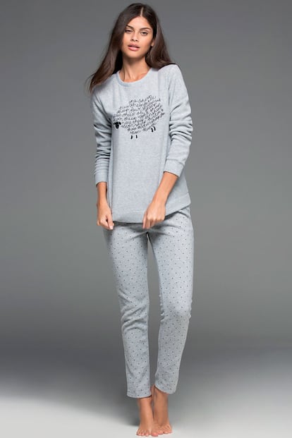 Pijama polar con estampado de oveja de Women'Secret (rebajado de 32,99 a 22,99 euros).