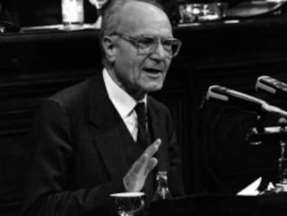Heribert Barrera, en el Parlamento catalán (1987)