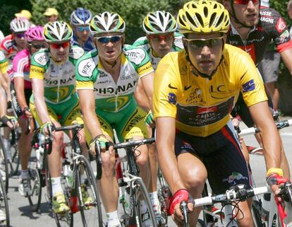 Oscar Pereiro, durante la decimoquinta etapa del Tour de Francia de 2006, entre Gap y Alpe d'Huez.