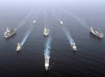 Barcos de guerra estadounidenses, frente a la costa iraní.