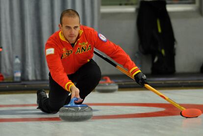 Antonio Mollinedo durante uno de los torneos de curling en los que ha participado representando a España.
