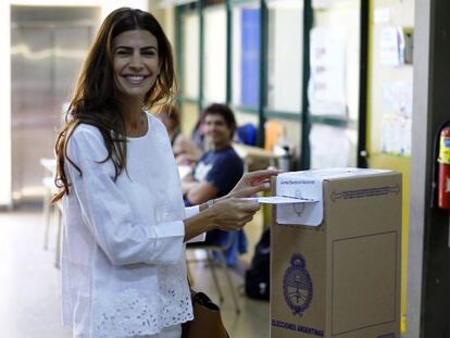 Macri’s wife, Juliana Awada, casts her vote on Sunday.