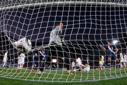 El portero esloveno Samir Handanovic, en el gol anulado a Estados Unidos.