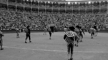 Paseíllo de las cuadrillas en la plaza de Las Ventas.