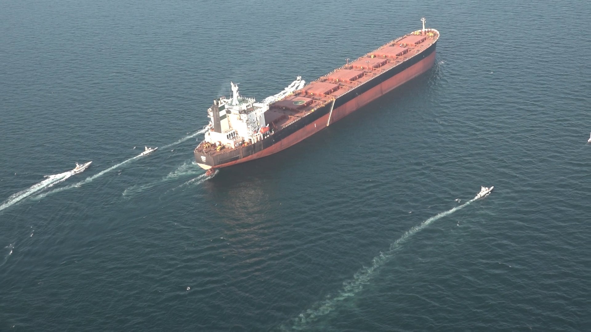 La UE y Reino Unido advierten a los buques del riesgo extremo de cruzar el estrecho de Ormuz