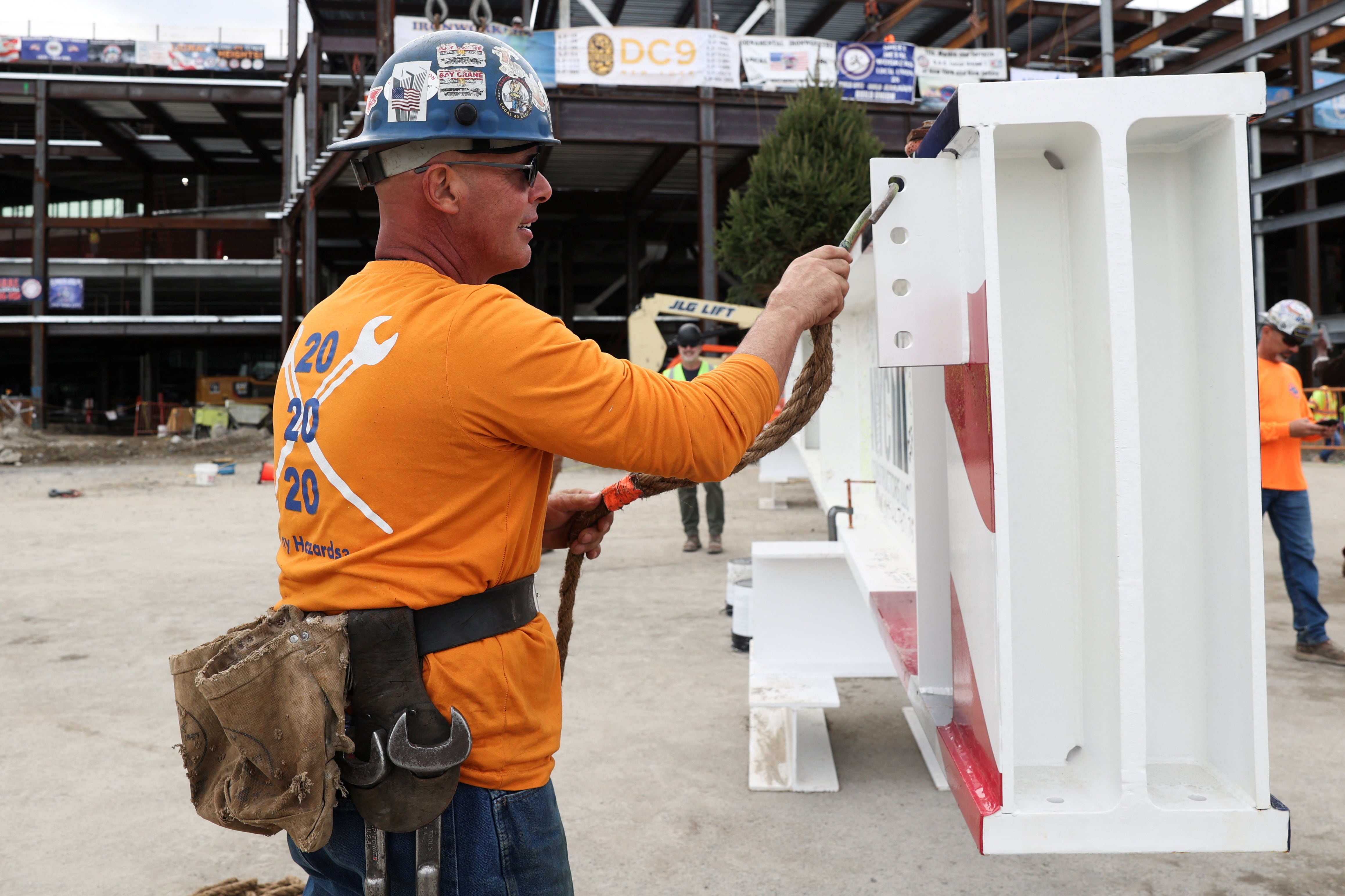 Un trabajador en las obras de la Terminal 6 del Aeropuerto Internacional John F. Kennedy, en Queens, Nueva York.