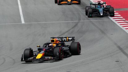 Max Verstappen, George Russell y Lando Norris durante el Gran Premio de España.