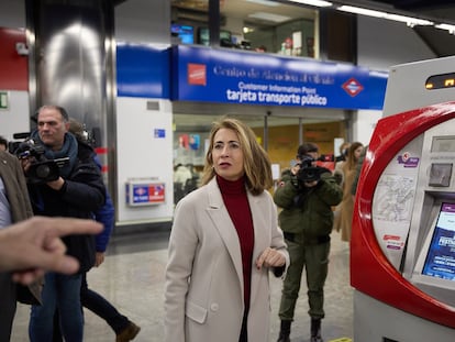 La ministra de Transportes, Raquel Sánchez, en la estación madrileña de Nuevos Ministerios, esta mañana.