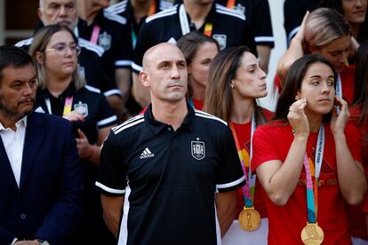 Luis Rubiales, este martes en la recepción ofrecida por presidente del Gobierno en funciones, Pedro Sánchez, a las campeonas del mundo en La Moncloa.