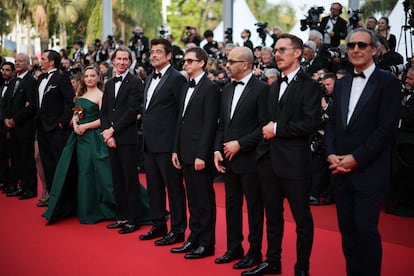 Die Besetzung und Crew von „The Phoenician Plot“ am Sonntagnachmittag in Cannes.