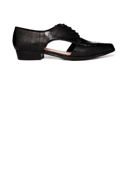 Zapatos oxford con aberturas de Faith. Disponibles en Asos (55,72 euros).