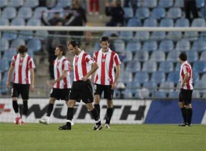 Los jugadores del Ahtletic se lamentan tres recibir un gol