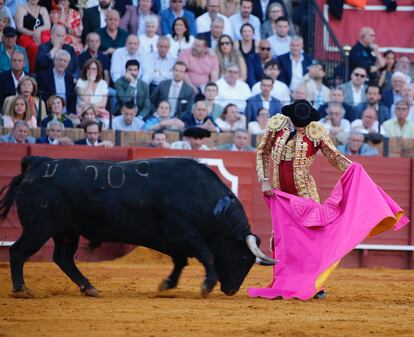 Verónica de Pablo Aguado al sexto toro de la tarde.