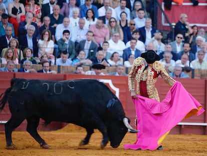 Verónica de Pablo Aguado al sexto toro de la tarde.