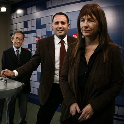 Ángel Luna, Jorge Alarte y Cristina Moreno, ayer en la sede del PSPV en Valencia.