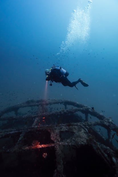Los restos de 'El Naranjito' bajo el mar, en el Cabo de Palos.