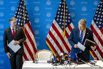 From the left, Jamieson Greer and Treasury Scott Besent, after the press conference in Geneva (Switzerland), this Monday. 