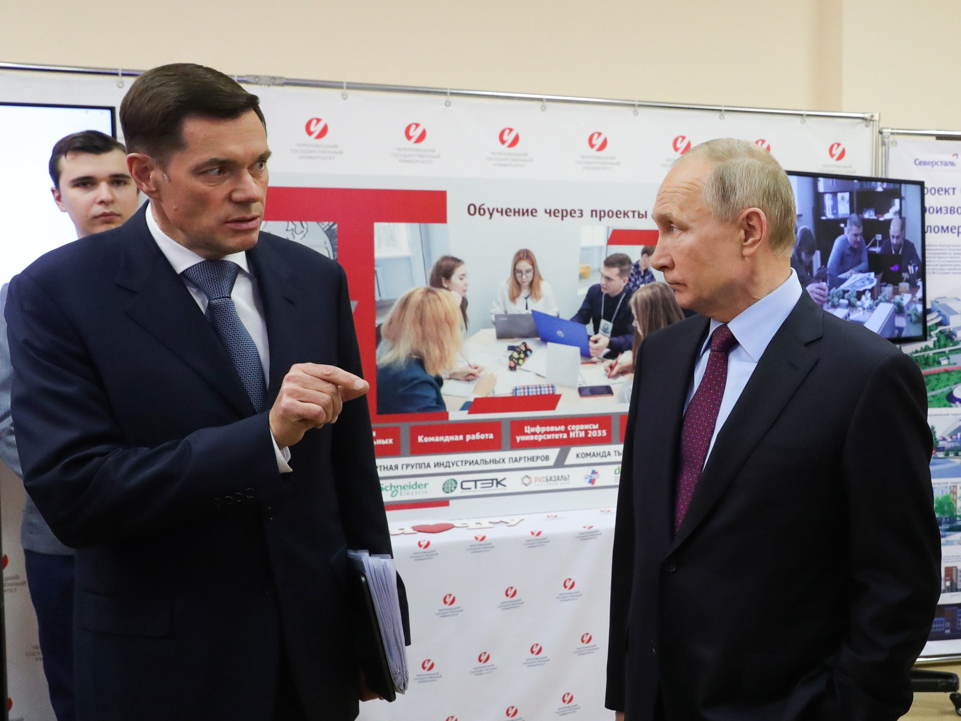 Alexéi Mordashov, junto al presidente ruso, Vladimir Putin, en una fotografia sin datar.