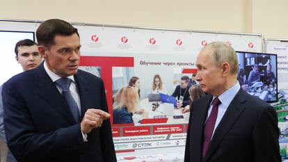 Alexéi Mordashov, responsable de Severstal, junto al presidente ruso, Vladímir Putin, en una imagen de archivo.