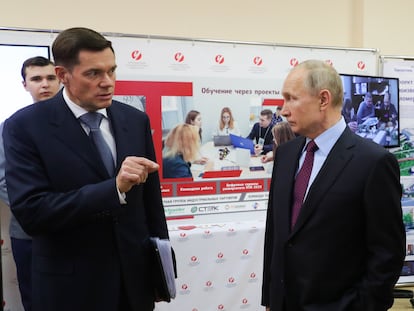 Alexéi Mordashov, considerado el hombre más rico de Rusia y responsable del complejo industrial Severstal, junto al presidente Vladimir Putin en una fotografía sin datar.