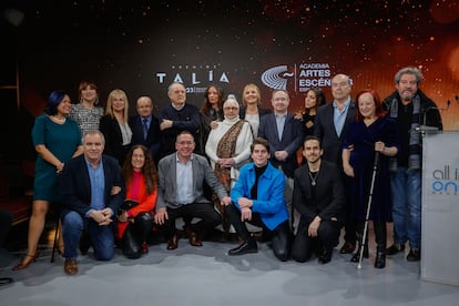 Foto de familia de nominados a los Premios Talía, durante el acto de su lectura.