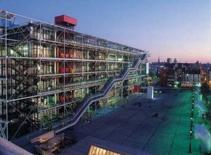 Imagen nocturna del Centro Georges Pompidou de París