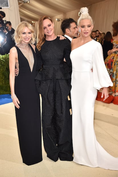 Stella McCartney escogió como musas a dos actrices: Naomi Watts y Kate Hudson.