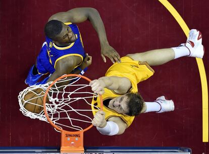 Un mate de Mozgov, ante Ezeli.