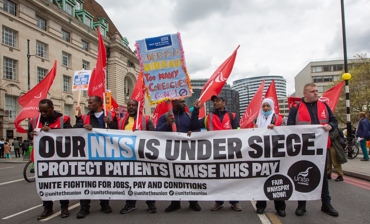 El Reino Unido permite a las farmacias diagnosticar dolencias comunes para  reducir la presión en la atención primaria | Sociedad | EL PAÍS, image size:1200x728