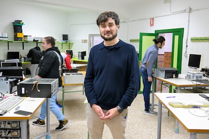 ?ngel Luis Gonzlez Serrano, docente de Formacin Profesional en Informtica del CIFP Virgen de Gracia de Puertollano (Ciudad Real), ha sido el nico espa?ol nominado al `Global Teacher Prize?, un galardn de la Fundacin Varkey.