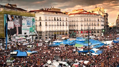 La acampada de la Puerta del Sol días después del inicio del movimiento, el 21 de mayo de 2011.