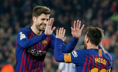 Piqué celebra amb Messi el gol del Barça contra el Valladolid.