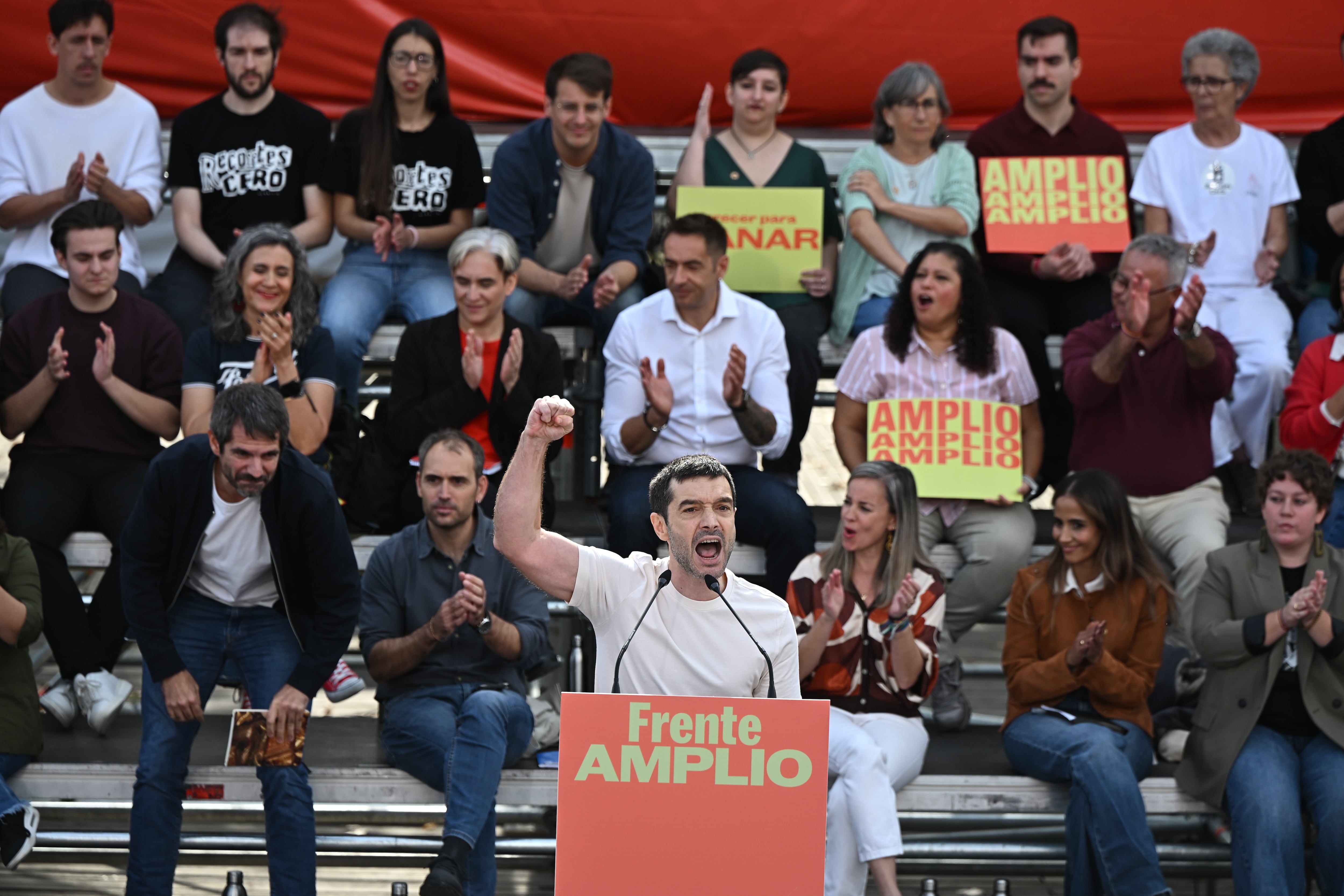 Frente Amplio aprovecha el tirón de Bustinduy y lo nombra portavoz de campaña