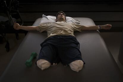 Jeff Bauman, víctima del atentado de Boston, en una foto del reportaje de Josh Haner, publicado en The New York Times, premiado hoy con el Pulitzer.