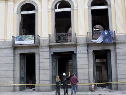 Polícia Federal investiga causas do incêndio no Museu Nacional. 