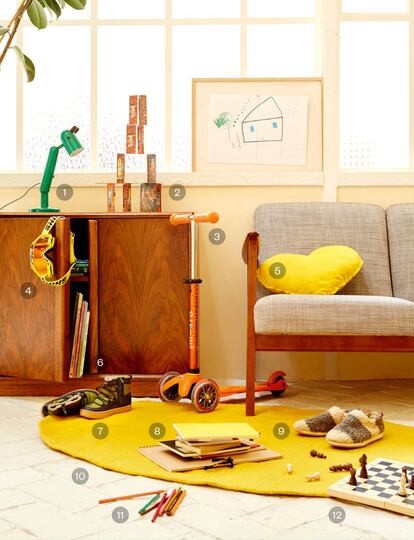 <p><b>‘Okupas’ de salón</b></p> <p><b> 1.</b> Lámpara de Ikea. 34,99 euros. <b>2.</b> Juego de cartas Rhino Hero-Super Battle, de HABA. 24 euros. <b>3.</b> Patinete Mini Deluxe, de Micro. 89,90 euros. <b>4.</b> Gafas de protección para motocross de Shiro. 42,35 euros. <b>5.</b> Cojín con forma de corazón de Numero 74 para Thanks Mum. 24 euros. <b>6.</b> Libros de la editorial Kalandraka: Nina y Antón (15 euros) y Cara de velocidad (14 euros). <b>7.</b> Botas de Toms. 69,90 euros. <b>8.</b> Libretas y cuadernos de Muji. Desde 1,95 euros. <b>9.</b> Zapatillas de Fish & Kids. 48 euros. <b>10.</b> Alfombra de lana de Varanasi para Smallable. 76 euros. <b>11.</b> Lapiceros de Faber Castell. El estuche de 28 lápices y 22 rotuladores con otros accesorios cuesta 40 euros. <b>12.</b> Ajedrez de madera de Egmont Toys. 20 euros.</p>