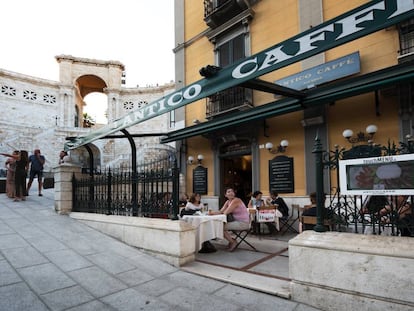 La terraza del Antico Caffè, en Cagliari. 